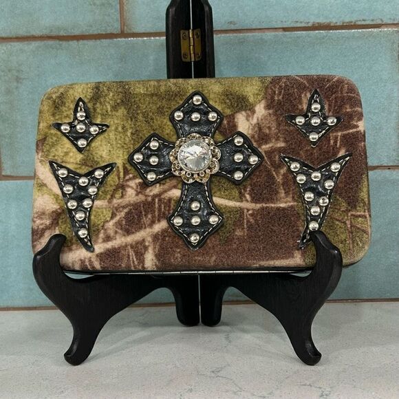 Realtree Camo Bling Wallet 7.5”X 4.5” Multicolor Studded Western Cross Billfold - Picture 9 of 10